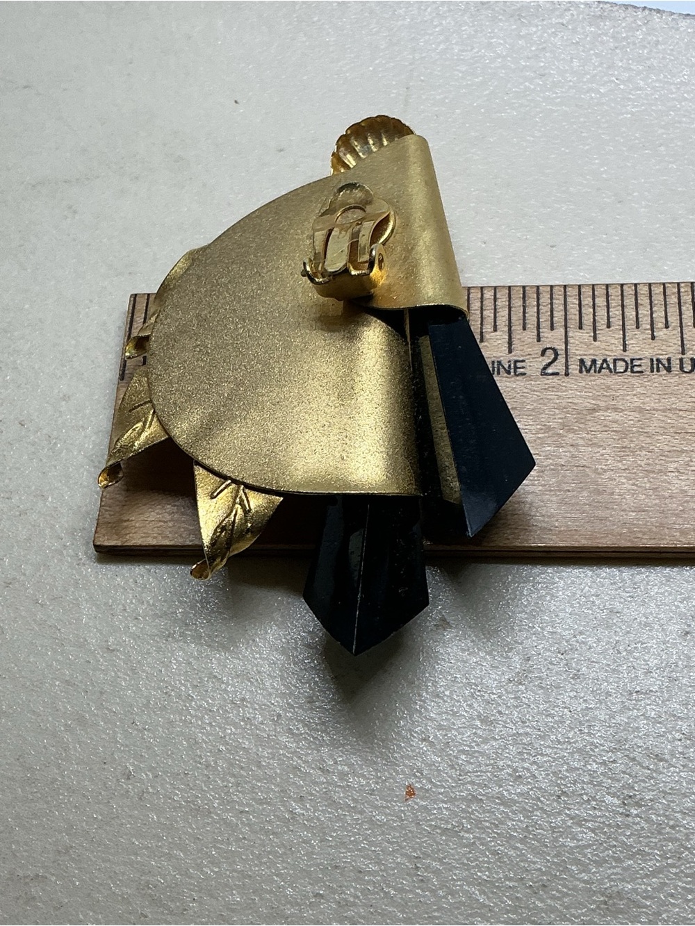 Vintage Couture Statement Earrings Gold Leaf Black Lucite Dagger Drop Clip On - Picture 9 of 9